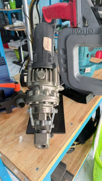 Máy Đột Lổ Pin IKURA  IS-MP15L