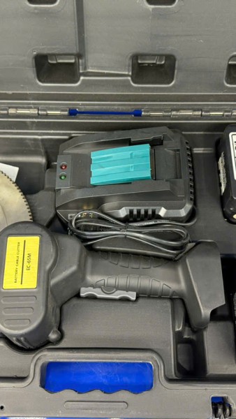 Máy cắt cáp EC-65M