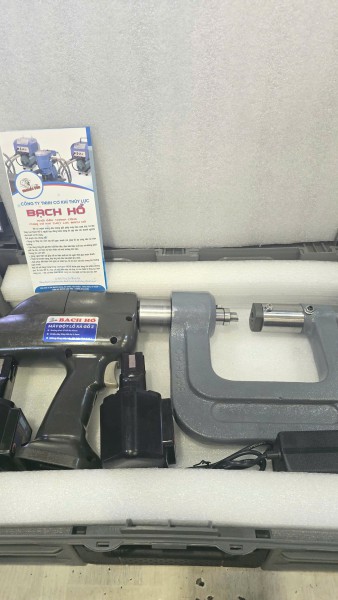 Máy Bấm Lổ Xà Gồ PIN Cầm Tay