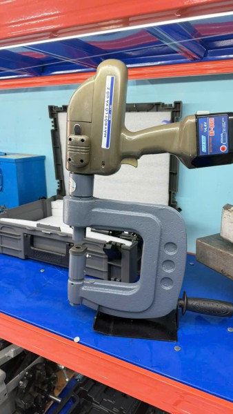 Máy Bấm Lổ Xà Gồ PIN Cầm Tay BH-135